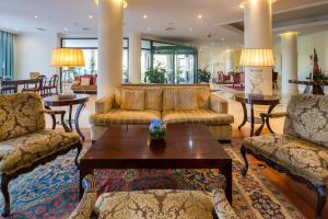 a living room with a couch and chairs and a table at Hotel Quinta das Vistas in Funchal