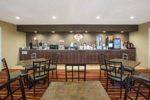 Restoranas ar kita vieta pavalgyti apgyvendinimo įstaigoje Super 8 by Wyndham Brookings