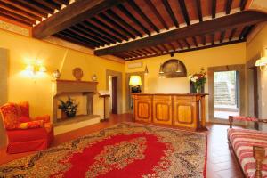 a living room with a couch and a rug at Villa Borgo San Pietro in Cortona