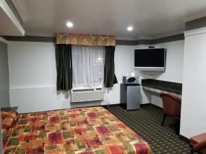 Μια τηλεόραση ή/και κέντρο ψυχαγωγίας στο Rodeway Inn Commerce - Los Angeles