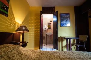 Cama ou camas em um quarto em Hostal Iquique