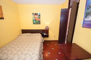 Cama ou camas em um quarto em Hostal Iquique