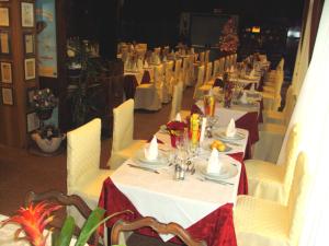 Restauracja lub miejsce do jedzenia w obiekcie hotel ristorante vittoria