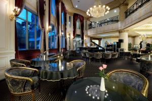 ห้องอาหารหรือที่รับประทานอาหารของ Le Midi Hotel Chitou