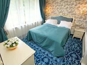 Postel nebo postele na pokoji v ubytování Olympic Hotel