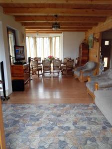 TV a/nebo společenská místnost v ubytování The Wooden House