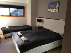 Postel nebo postele na pokoji v ubytování Winterhaus Lodge Thredbo Village