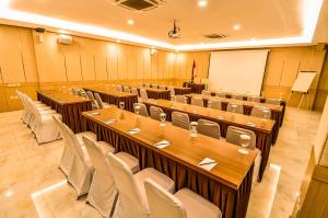 Konferenční prostory v ubytování El Cavana Bandung + 34 fotografií