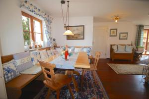 a dining room with a wooden table and chairs at Himmelschlösschen & Chalet Rose in Garmisch-Partenkirchen