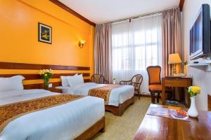 מיטה או מיטות בחדר ב-Eastland Hotel