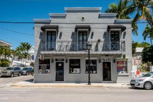 a gray building on the corner of a street at Pescado Penthouse On Duval in Key West