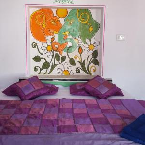 
Llit o llits en una habitació de Hari Niwas Guest House

