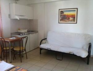 Η κουζίνα ή μικρή κουζίνα στο Anett Studios +23 φωτογραφίες