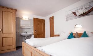 A bed or beds in a room at Apart Peter