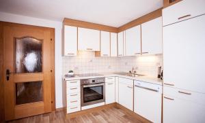 A kitchen or kitchenette at Apart Peter