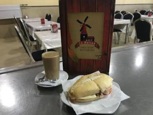 Comida en o cerca de este hostal o pensión