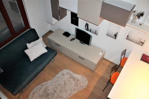 Televízia a/alebo spoločenská miestnosť v ubytovaní Appartamento Via Mazzini