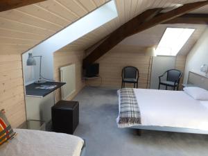 Postel nebo postele na pokoji v ubytování Hôtel de France