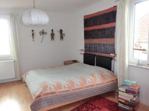 a bedroom with a bed and a red rug at Apartment Walküre in Bayreuth