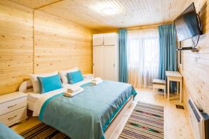 Postel nebo postele na pokoji v ubytování Family Hotel Kaskad + 37 fotografií