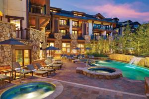 Kolam renang di atau dekat dengan The Sebastian - Vail