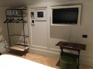 TV a/nebo společenská místnost v ubytování Hotel 5 Colonne