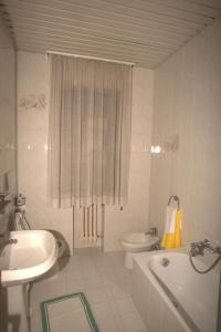Ett badrum på Hotel Quercia Antica