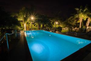 Agriturismo Papyrus内部或周边的泳池