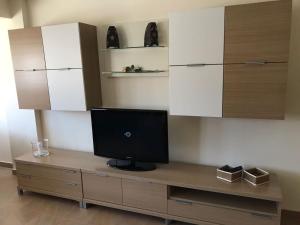 Telewizja i/lub zestaw kina domowego w obiekcie Estudio Torre del Mar