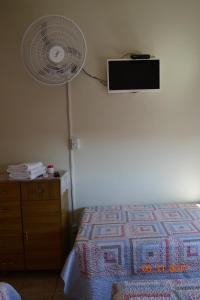 Μια τηλεόραση ή/και κέντρο ψυχαγωγίας στο Hospedaria Servos de Maria