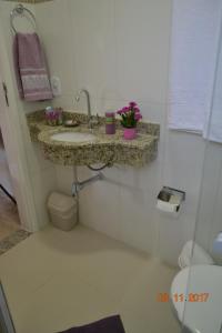 Ένα μπάνιο στο Hospedaria Servos de Maria +54 φωτογραφίες