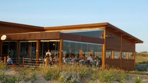 Um restaurante ou outro lugar para comer em Herdade dos Salgados