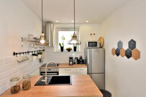 Kuchyň nebo kuchyňský kout v ubytování Apartment myhome Zagreb