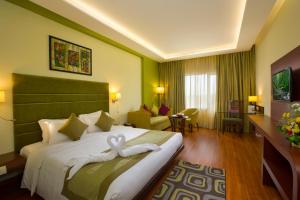 Llit o llits en una habitació de Hotel Atithi