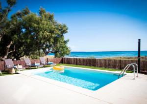 The swimming pool at or close to Casesambaire