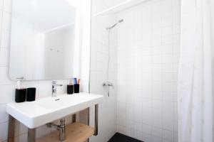 A bathroom at Casesambaire
