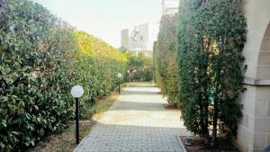 A garden outside Casa Vacanza SUN & RELAX