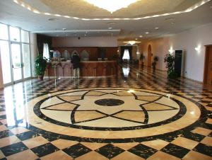 a lobby with a large clock on the floor at Hotel Centro di Spiritualità Padre Pio in San Giovanni Rotondo