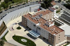 an overhead view of a large building with a courtyard at Hotel Centro di Spiritualità Padre Pio in San Giovanni Rotondo