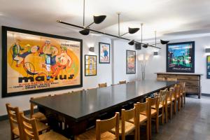 a dining room with a black table and chairs at Auberge de Banne in Banne