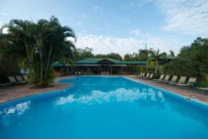 Piscina de la sau aproape de Iguazu Jungle Lodge