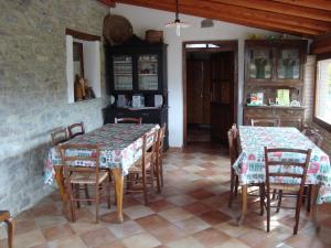 Restoran või mõni muu söögikoht majutusasutuses Prati dei Campassi