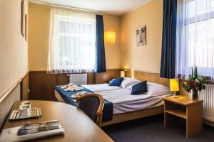 Postel nebo postele na pokoji v ubytování Jagelló Business Hotel