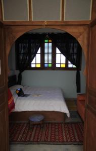 a bedroom with a bed in a room with windows at dar wassim el ghali in Rabat