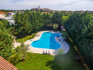 an overhead view of a swimming pool in a park at Villa Lav in Bale