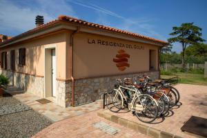 a group of bikes parked outside of a building at La Residenza del Golfo in Puntone di Scarlino