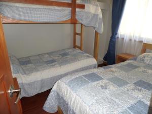 Tempat tidur susun dalam kamar di Cabañas Lopez