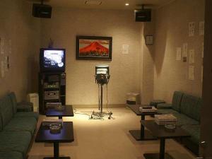 a living room with a couch and a tv at Kosenkaku Yoshinoya in Totsukawa