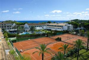 an aerial view of a tennis court in a resort at FERGUS Club Font de Sa Cala Beach in Capdepera