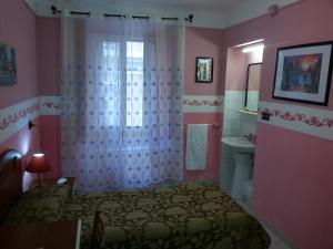 Postel nebo postele na pokoji v ubytování Roxena house